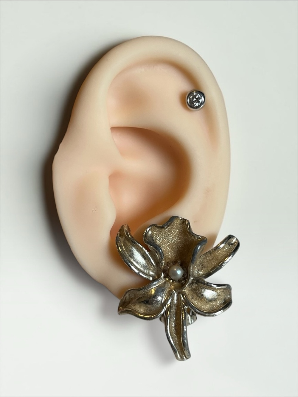 🍭5 for $20🍭 Vintage Orchid Faux Pearl Clip On Earrings CC X